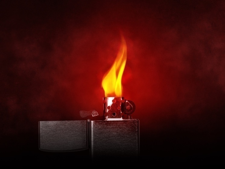 Неизвестные подожгли дверь в квартиру пенсионера в Петрозаводске