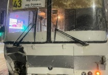 В Воронеже произошло ДТП с участием маршрутного автобуса и легковой машины, пострадали четыре человека