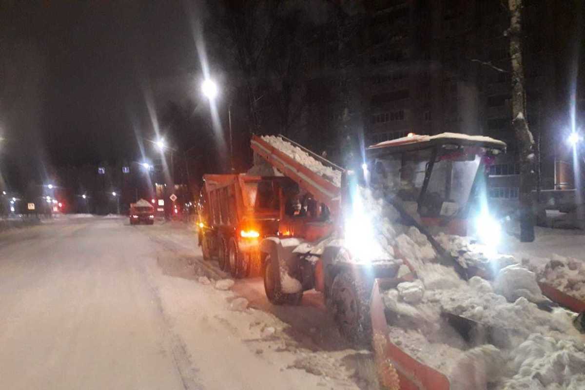 Снегоборьба в Костроме идет в круглосуточном режиме