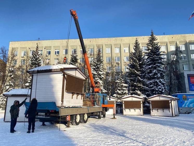 Альпийские шале устанавливают на Кемеровской площади