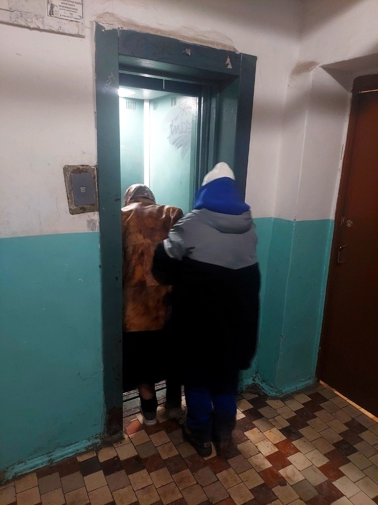В Тверской области волонтеры помогли недоверчивой бабушке с деменцией