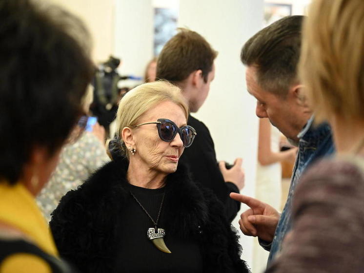Сегодня, 15 декабря, заслуженный деятель культуры Виктория Мещанинова отмечает 75-летний юбилей, но она полна энергии и всё ещё находится в творческом строю.
