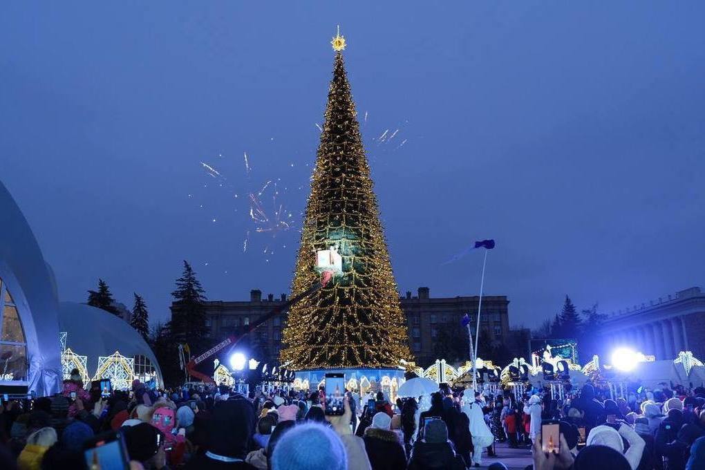 Белгород завершают украшать к Новому году