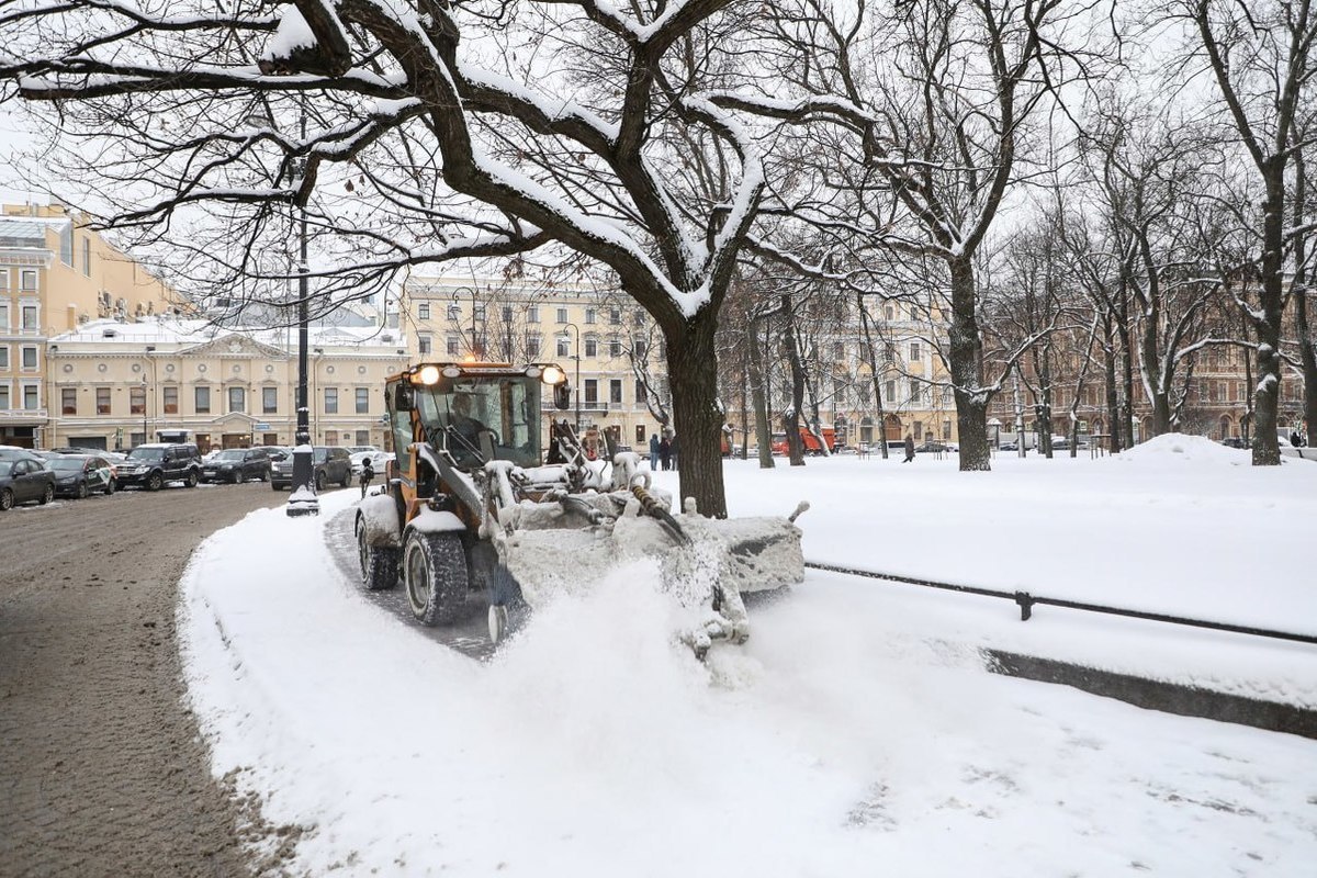 За сутки из Петербурга вывезли 40 000 кубометров снега