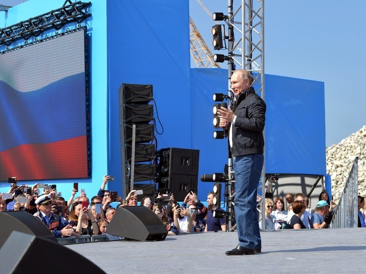 Путин: Крымский мост хотели строить Николай II и Сталин, а смогли мы