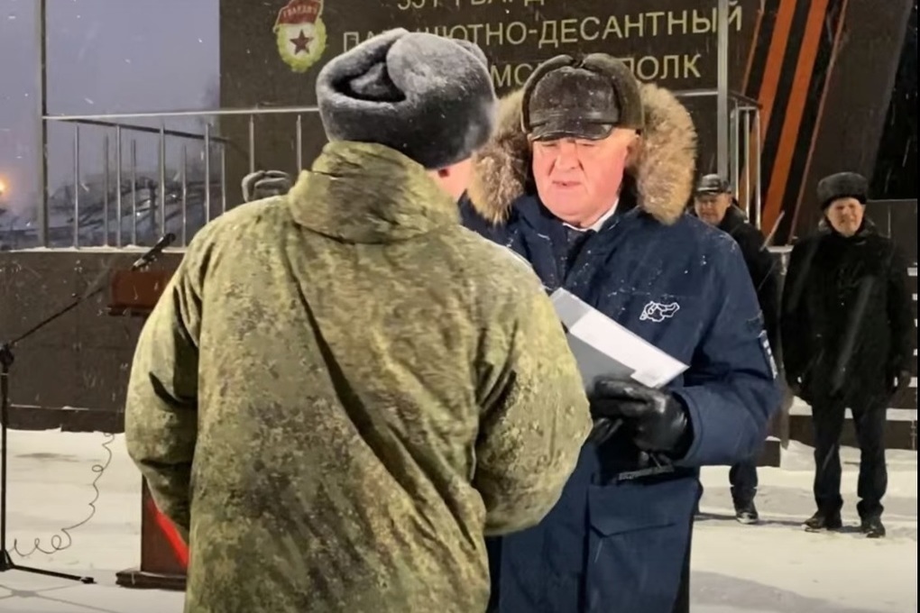 Костромской губернатор вручил ключи от квадроциклов десантникам из СВО