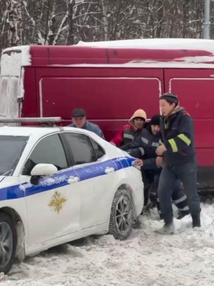 В Подмосковье коммунальщики подтолкнули полицейских