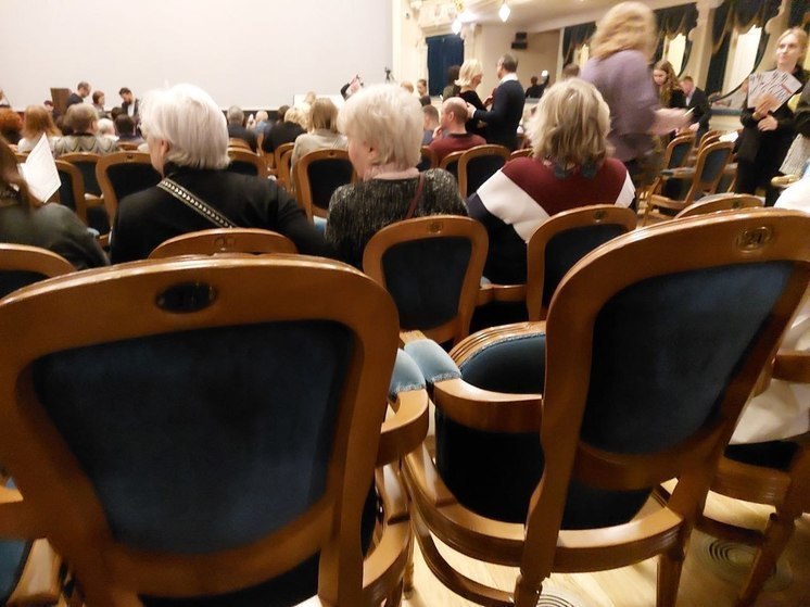 Новгородский театр «Малый» представит премьеру спектакля «Академия смеха»