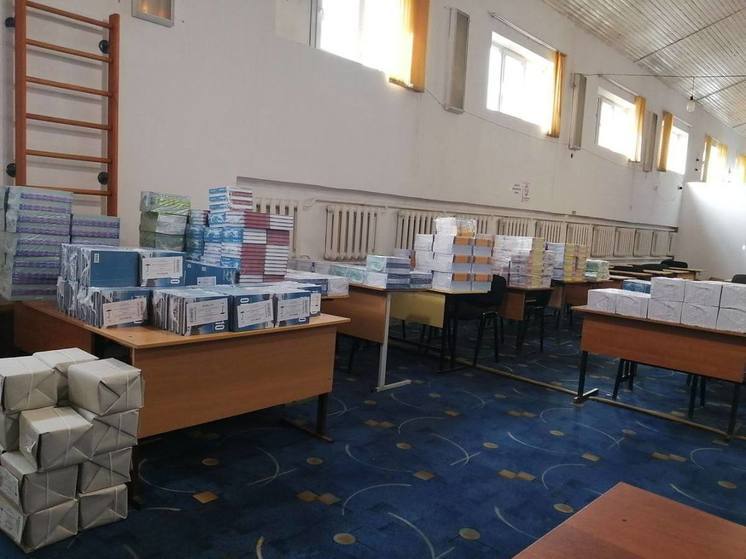 Школьникам Запорожской области передали учебники из Ингушетии