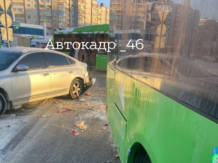 В Курске легковушка «обновила» в ДТП еще один Volgabus