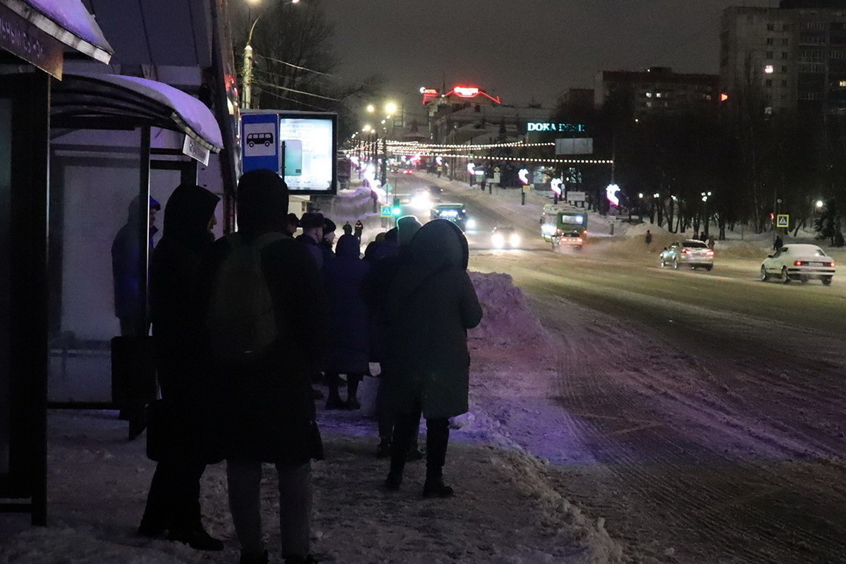 Из-за снегопада в Курске наблюдаются сбои в работе общественного транспорта