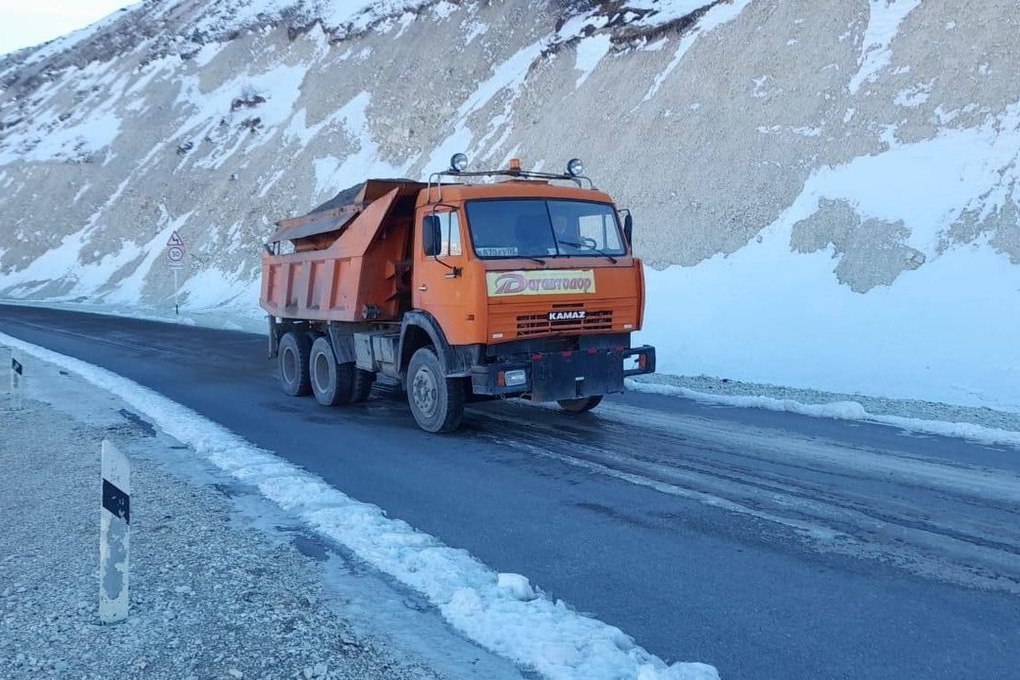 В Дагестане открыли ранее занесенную снегом дорогу