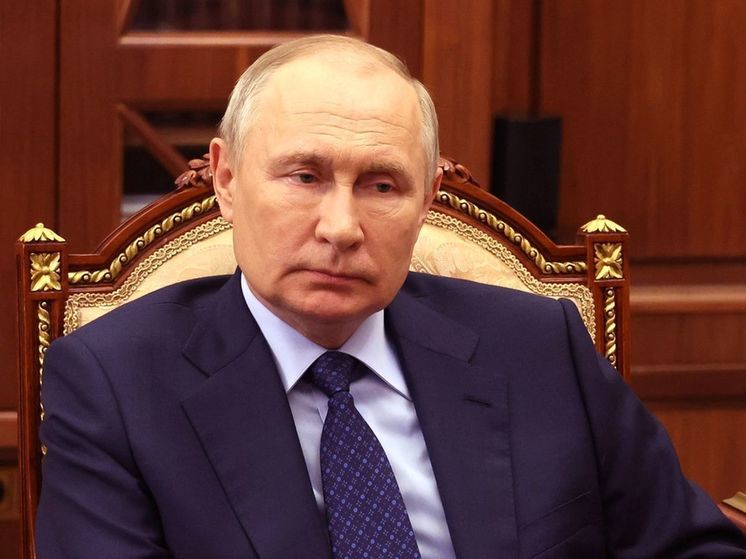 Путин напомнил о значимости Конституции России