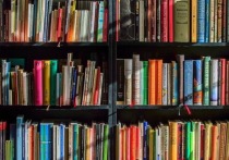 Понимание прочитанного улучшается, когда мы читаем на бумаге

В Норвегии провели исследование, которое показало, что ученики лучше запоминают информацию с бумаги, чем с экрана компьютера