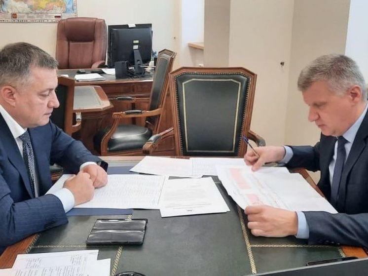 Строительство и капремонт школ в Приангарье обсудили губернатор Игорь Кобзев и замминистра просвещения РФ