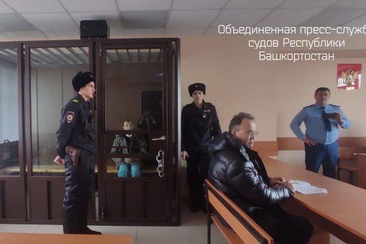 Полиция в Уфе поймала двух мужчин, кидавшихся на случайных прохожих