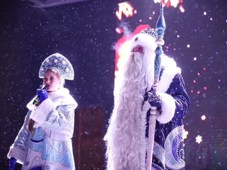 Деды Морозы стали зарабатывать больше, Снегурочки - меньше