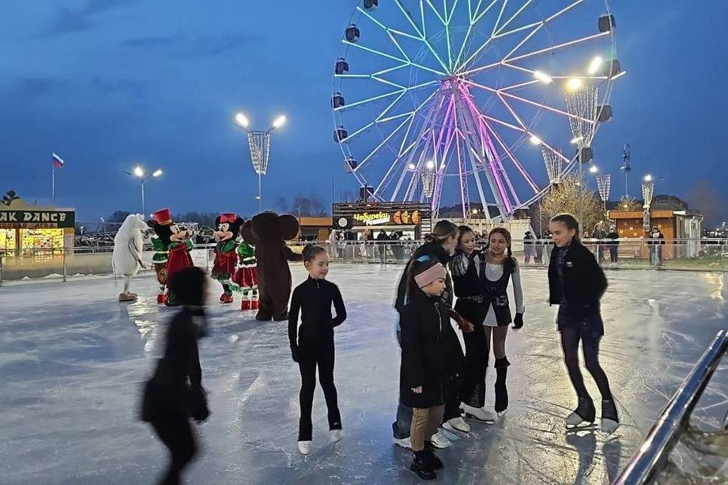 В Олимпийском парке Владикавказа открыли ледовый каток