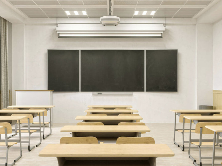 Призвание, ошибки в жизни и зарплаты мотивируют стать учителем