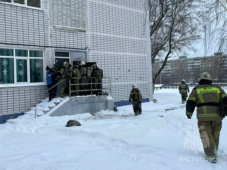 В Саратове из-за пожара эвакуировали школу