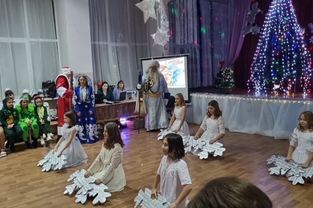 Дед Мороз из Бурятии посетит школы в Старобешево