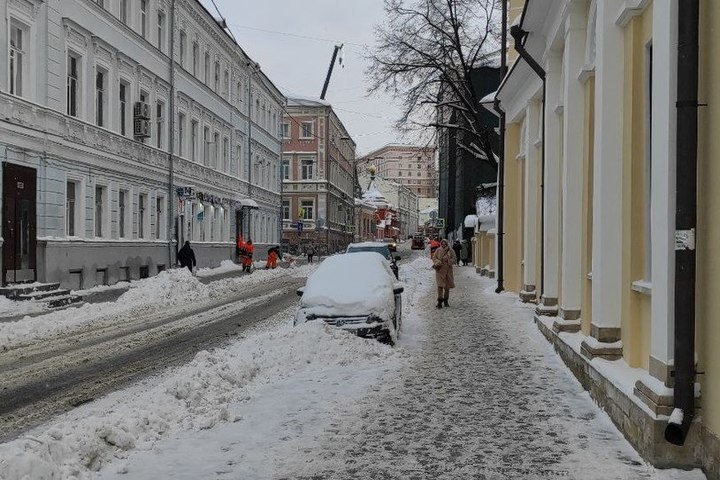 Петербуржцам рассказали, как убирают парковки от снега в Петербурге