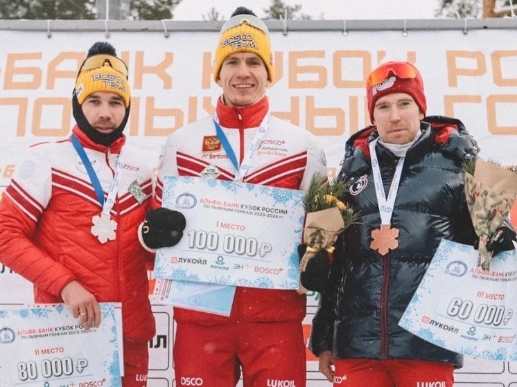 Третий этап Кубка России по лыжным гонкам: Александр Большунов и Вероника Степанова - победители гонки с раздельного старта