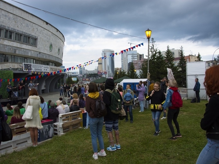 Площадку возле новосибирского театра «Глобус» благоустроят за 2 млн рублей