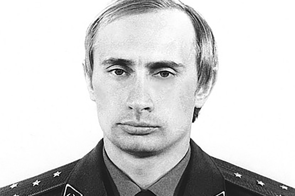 Визитку Путина из 90-х с его записями выставили на продажу