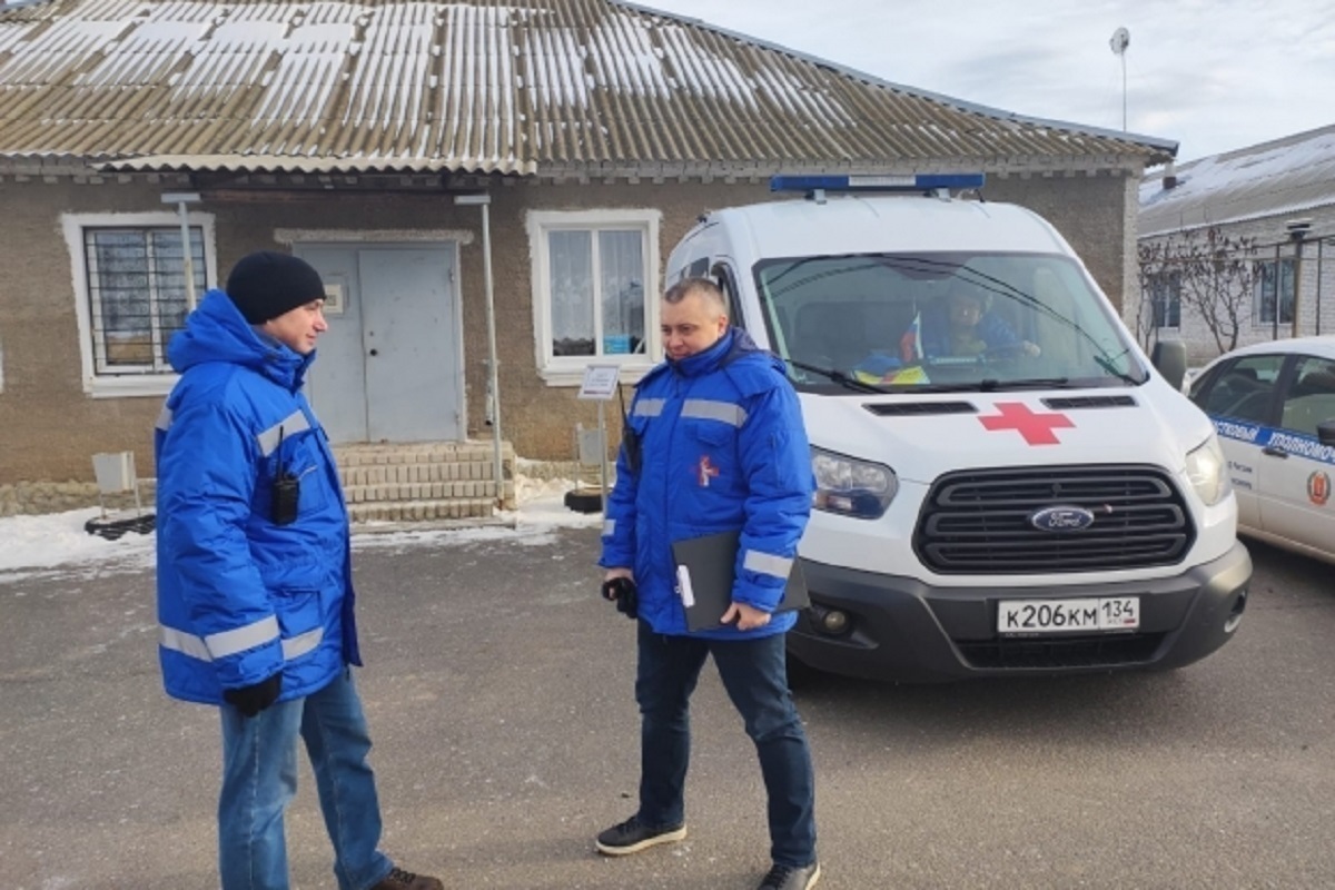 Волгоградские медики эвакуировали людей при условной ЧС
