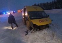 Семь человек, среди них двое детей пострадали в ДТП на 251-м километра федеральной автодороги М-7 Волга с участием школьного автобуса и отечественного автомобиля