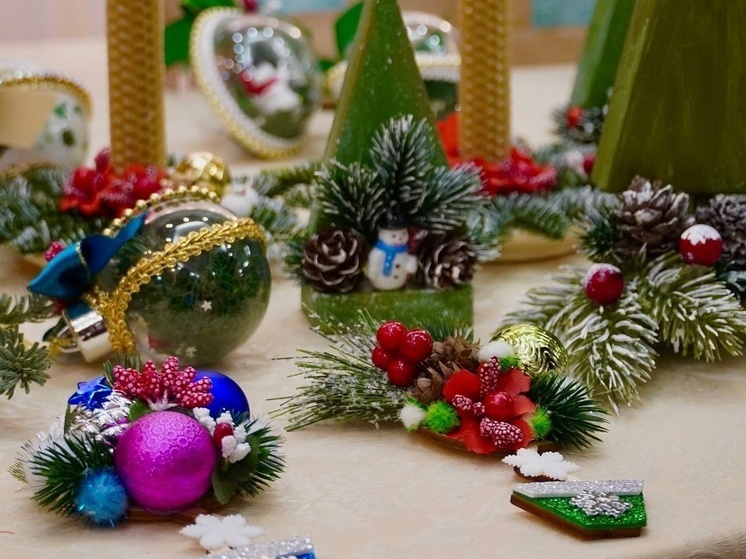 Новогодние игрушки и колокольчики на акции «Светлый ангел» покупали жители Аксарки для помощи детям