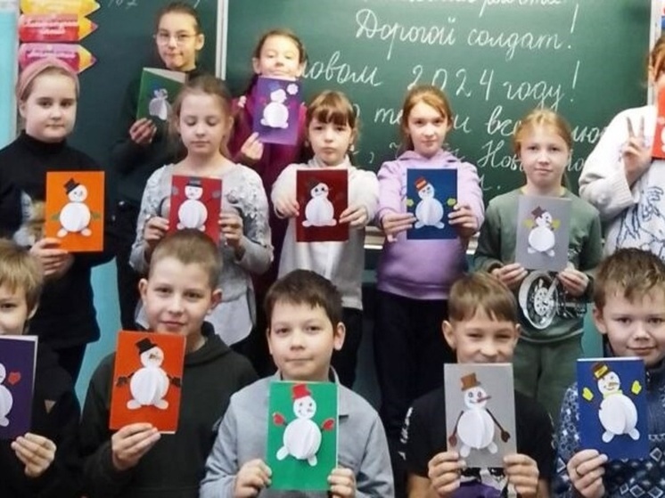 Кострома — фронту: макарьевские школьники отправили солдатам 200 новогодних открыток