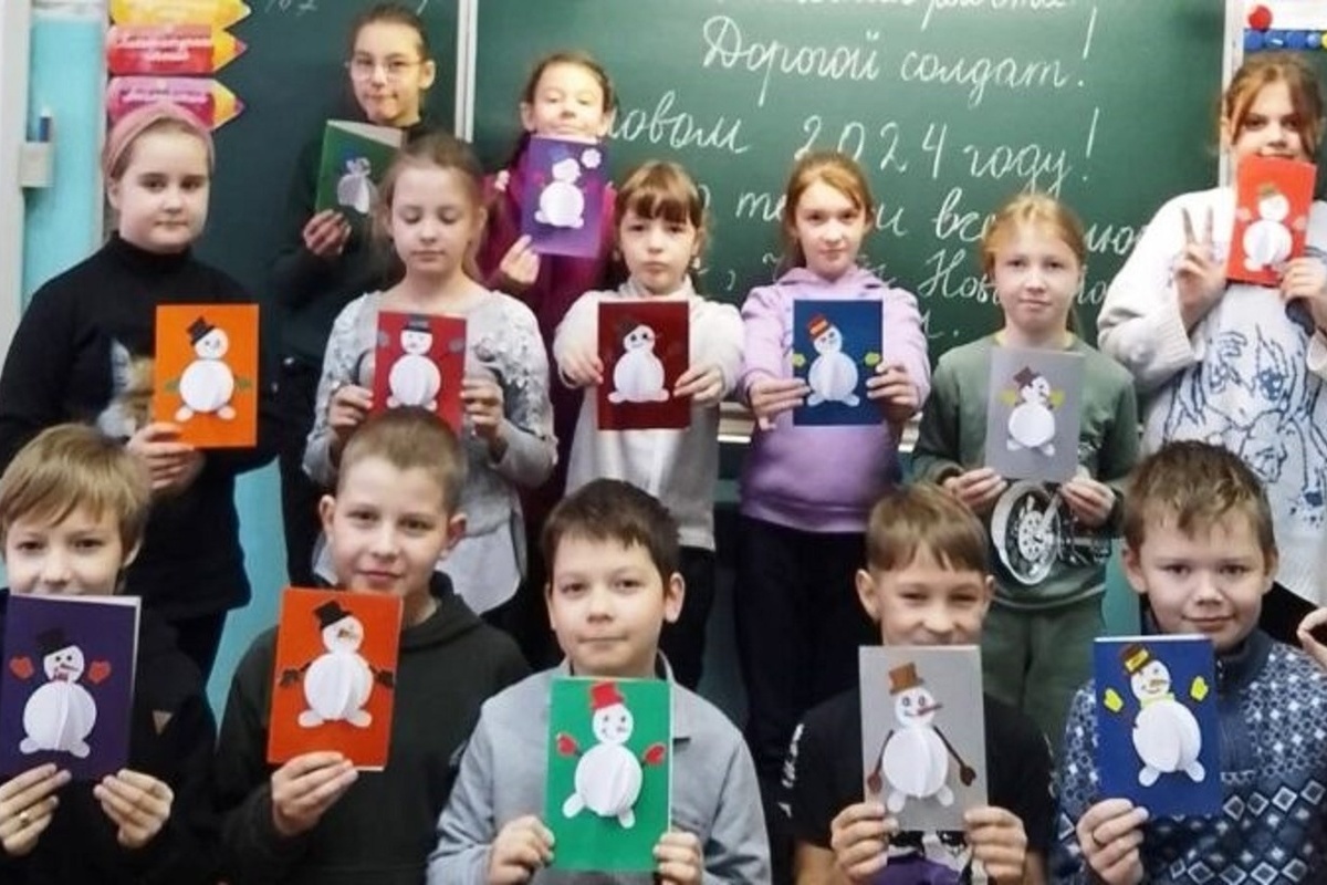 Кострома — фронту: макарьевские школьники отправили солдатам 200 новогодних открыток