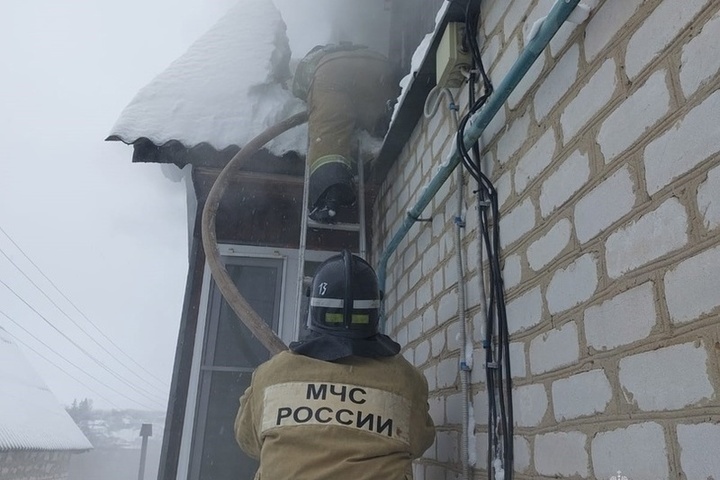 В Курской области задохнулась от дыма в горящем доме супружеская пара