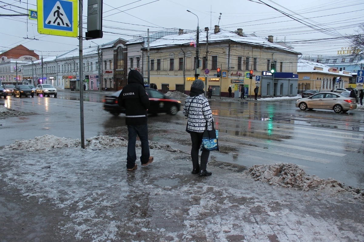 Когда в туле потеплеет мае 2024. Ледяной дождь в Туле. Гололед в Туле. Гололед в Туле прикол. Из за погодных условий гололед.