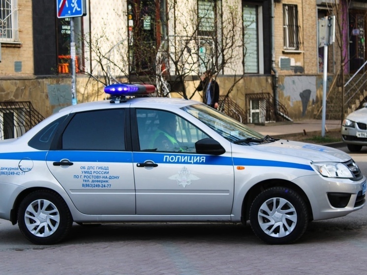 В Ростове мужчина украл у подруги золотые украшения