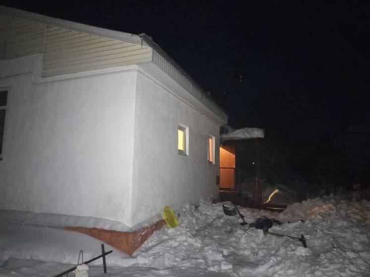 Снег с крыши насмерть придавил ребенка в Калужской области