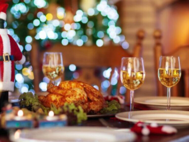 Узнали, сколько планируют потратить на застолье жители Карелии и в какую сумму обойдутся любимые яства.