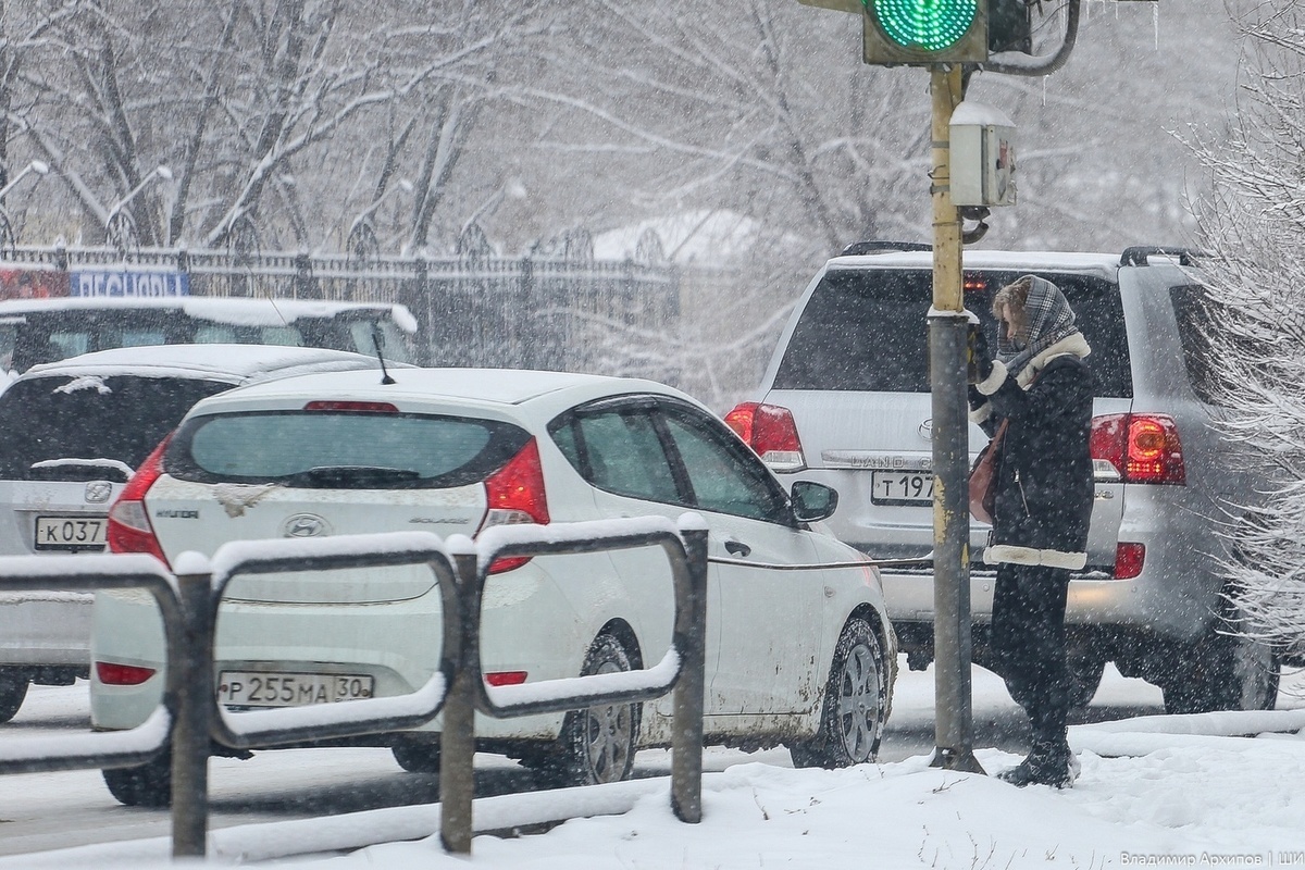 Астраханских автомобилистов пердупреждают о гололедице и снежных заносах