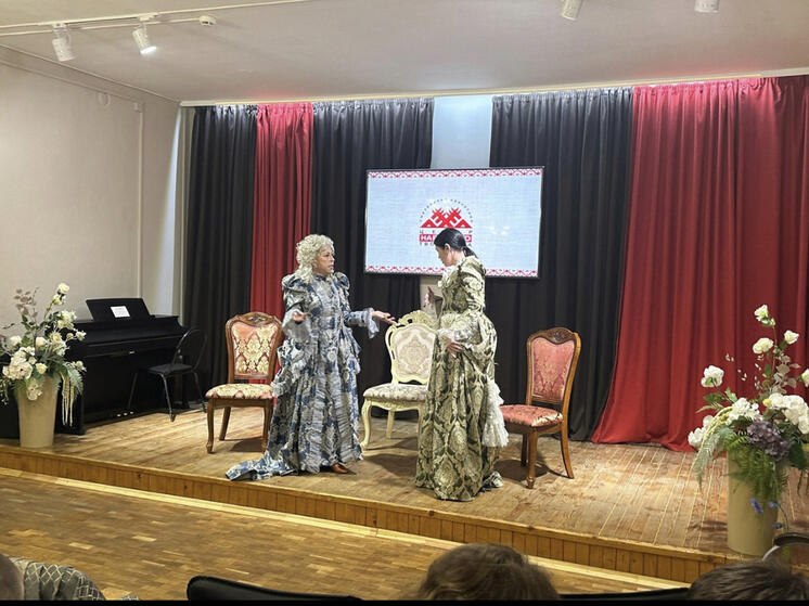 Народный драматический театр "Зеркало" , в Смоленском центре народного творчества представил спектакль