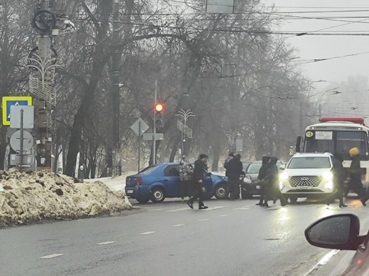 В Курске из-за ДТП утро 18 декабря началось с автомобильных пробок