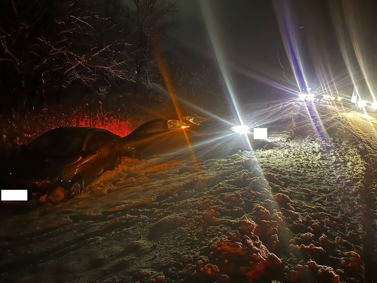 Под Минводами мужчина попал под колеса сразу двух автомобилей и выжил