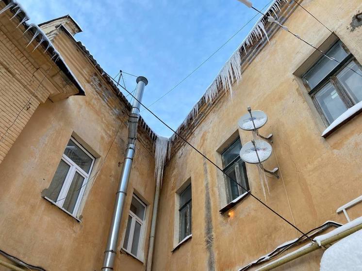 Владельцев зданий Калужской области предупредили об ответственности за сосульки