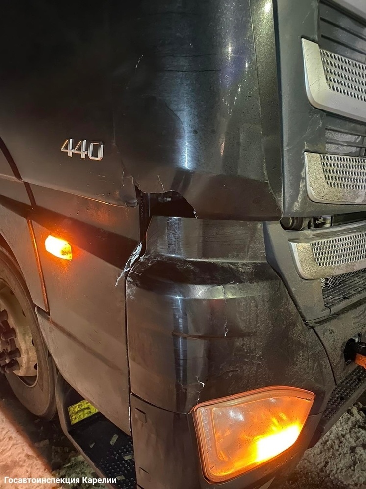 Фура сбила пешехода в поселке Карелии