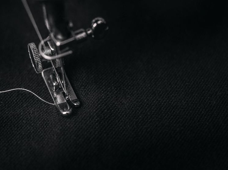 Калининградские подростки с ОВЗ шьют одежду для участников спецоперации
