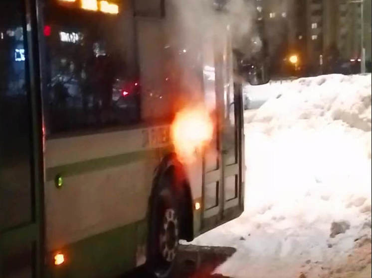 В Пензе загорелся автобус, следующий по маршруту №103