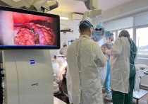Благодаря новому микроскопу, который был протестирован, в операционной нейрохирургического отделения больницы имени Кирова в Астраханской области будут проведены не менее пяти сложных операций до конца года