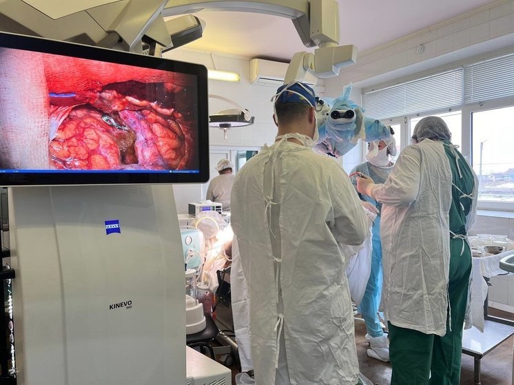 Астраханские нейрохирурги впервые провели микрохирургические операции на головном мозге