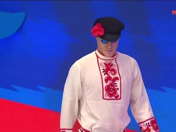 Пловец из Калужской области вышел на старт в Петербурге в русском костюме
